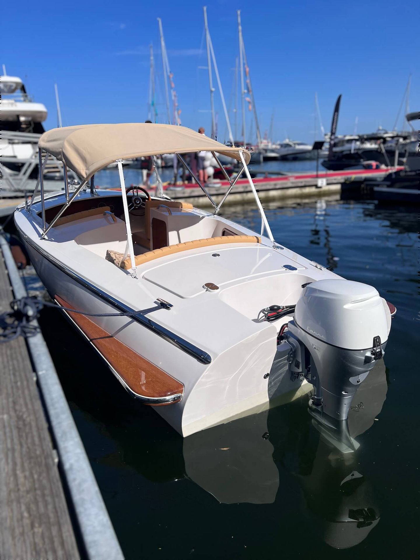 white boat with combustion outboard engine CANNA b-One