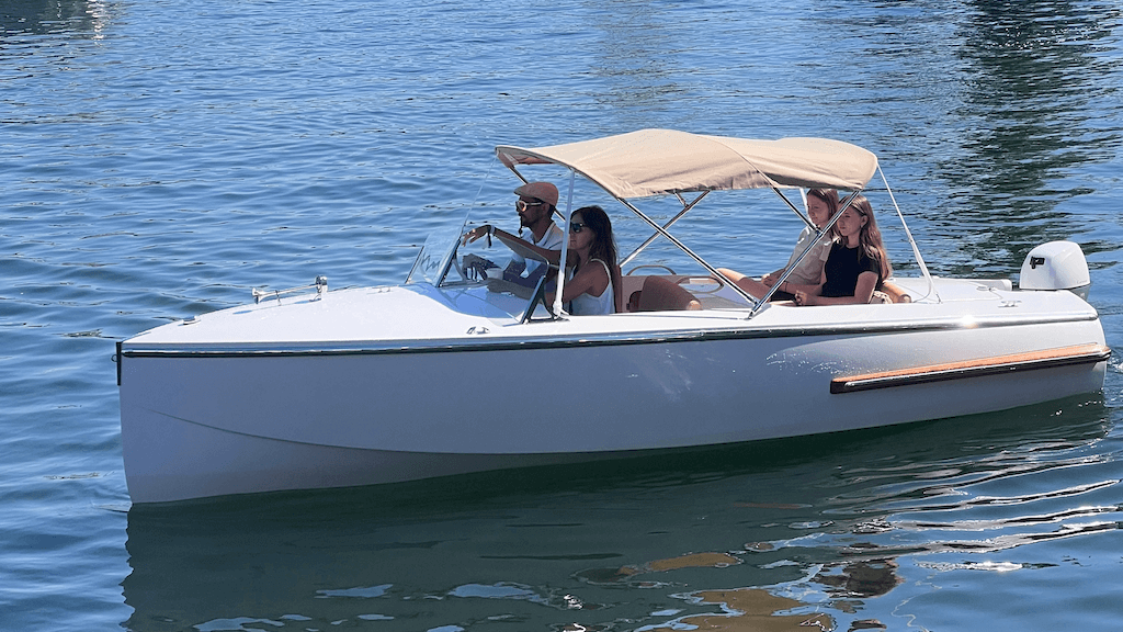 canna b-one with outboard engine