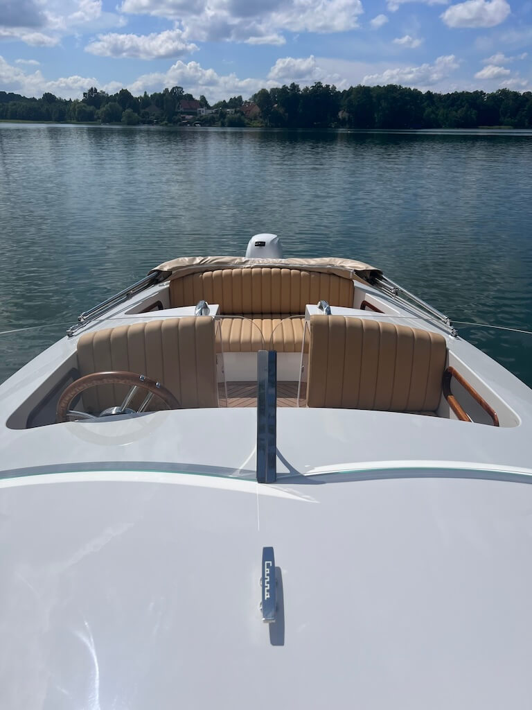 canna b-one with outboard engine