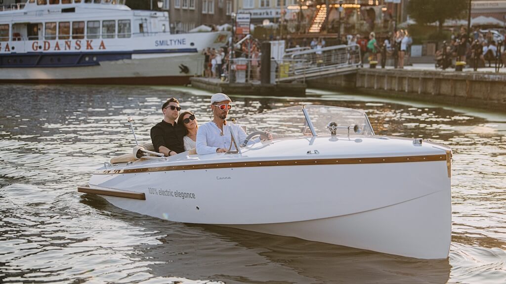 electric boat, classic boat, canna one cabin