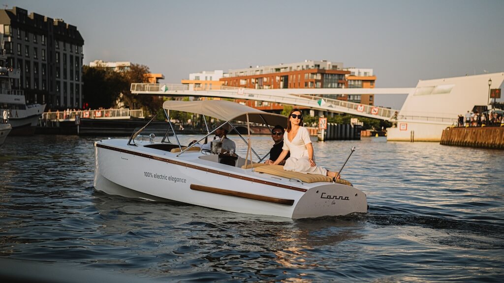 CANNA One Cabin – lake