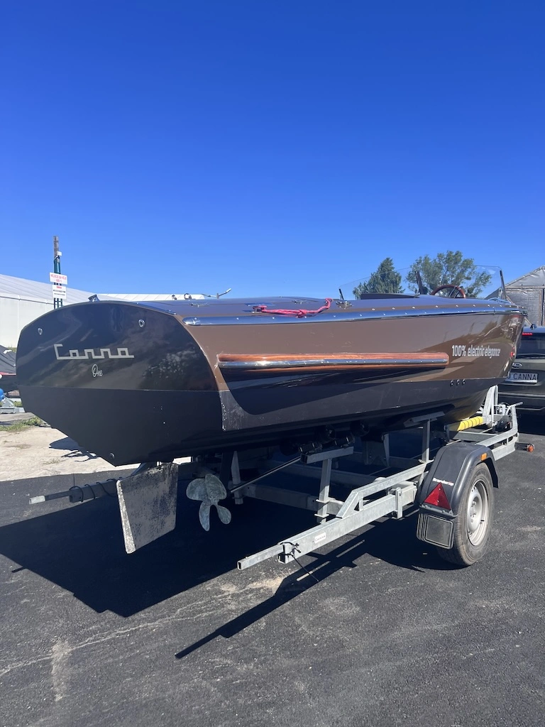 electric boat, canna one