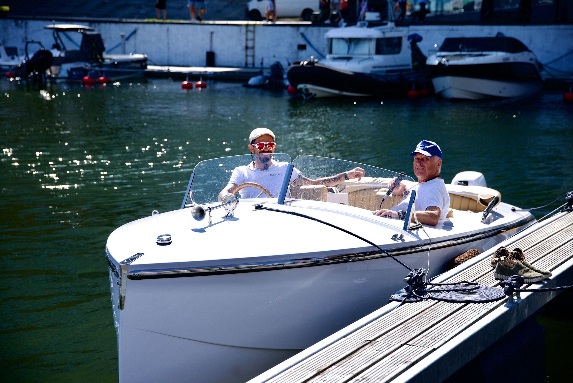 canna b-one, boat, motorboat,